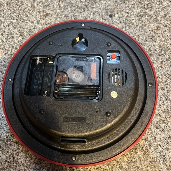 Thomas Kinkade clock round 8” home for the holidays - Picture 2 of 3